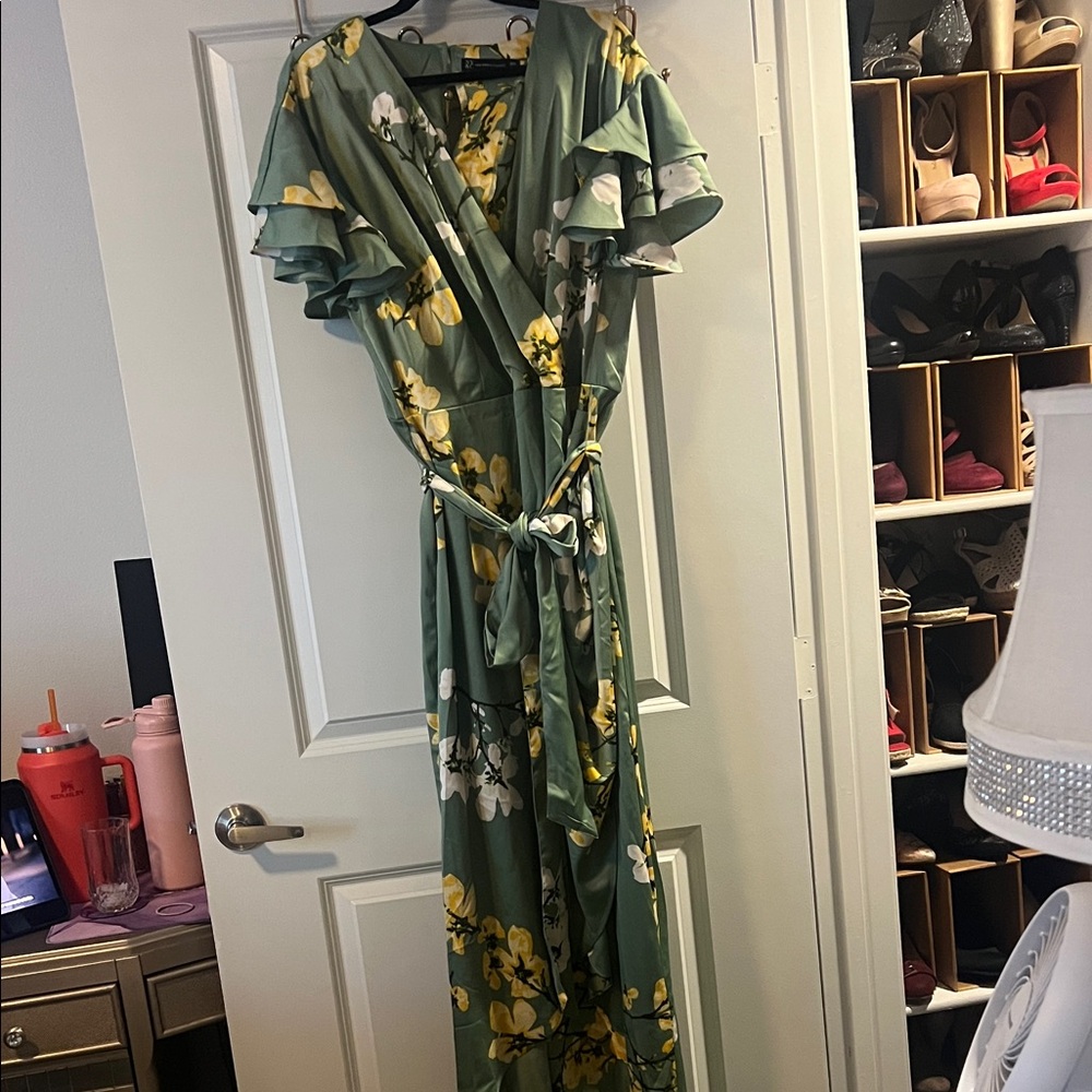 New York & Company Green Floral Dress